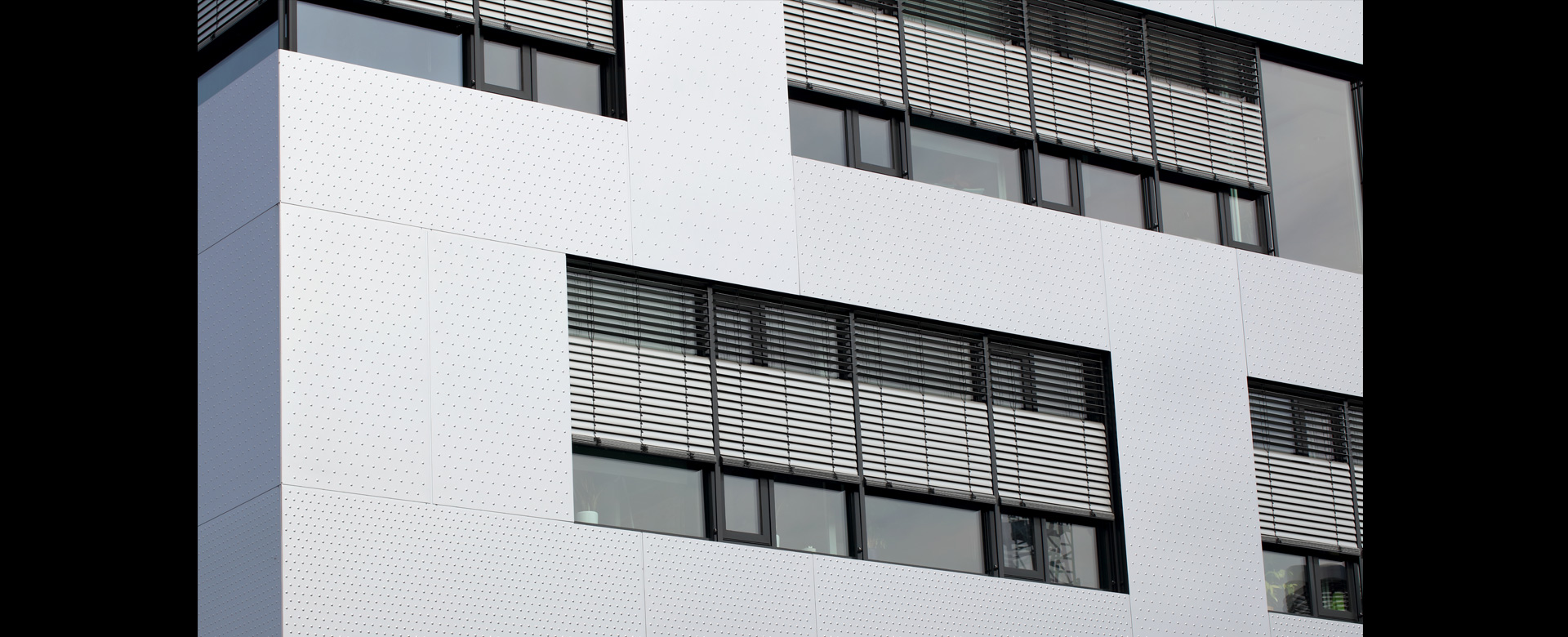 Fassadendetail SkyPort mit Duraflon